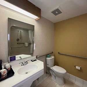Queen Room Mobility accessible