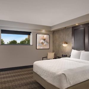 Corner King Room