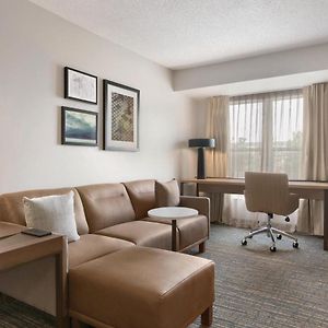 One-Bedroom Queen Suite