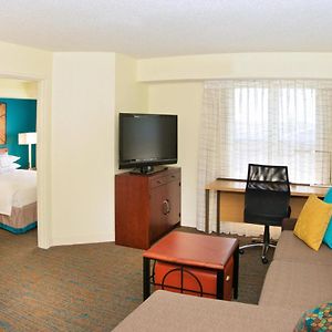 One-Bedroom Queen Suite