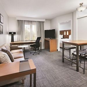 One-Bedroom Queen Suite