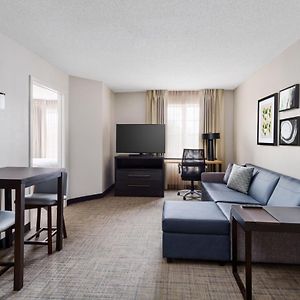 One-Bedroom Queen Suite