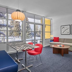 Deluxe One-Bedroom Suite