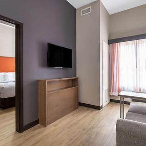 One-Bedroom King Suite