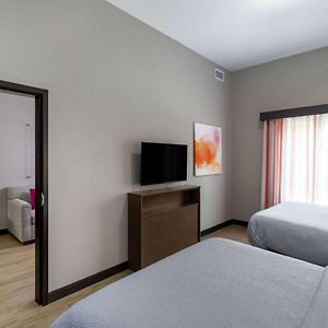 Queen Suite Mobility accessible