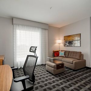 One-Bedroom Queen Suite