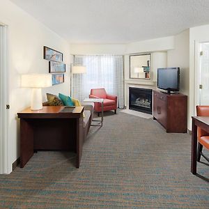 Two-Bedroom Queen Suite