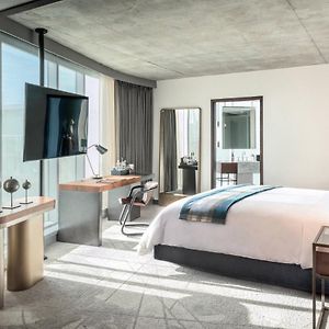 Corner King Room