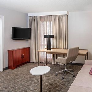 One-Bedroom Queen Suite