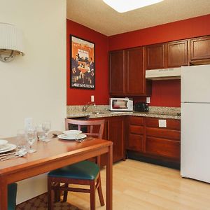 One-Bedroom Queen Suite