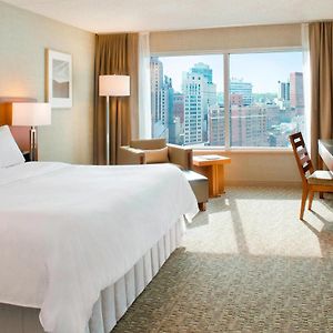 Tradition King Room Mobility accessible