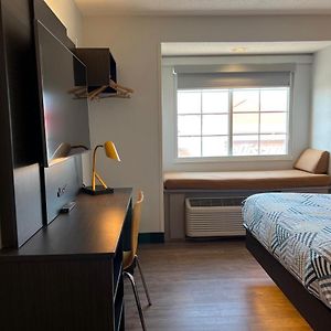 Queen Room Mobility accessible