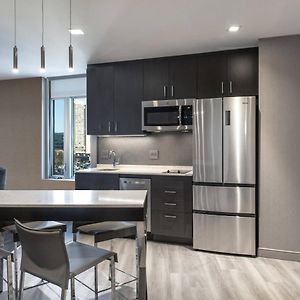 One-Bedroom King Suite