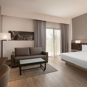 Pool Side King Room
