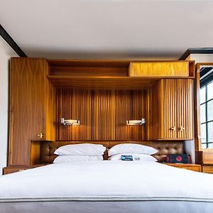 Deluxe  King Room Mobility or hearing accessible