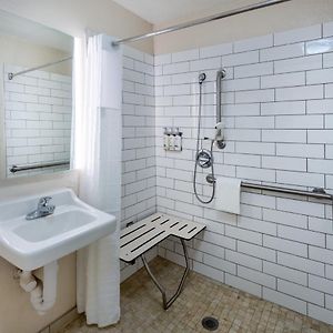 Queen Studio Mobility accessible