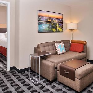 One-Bedroom King Suite