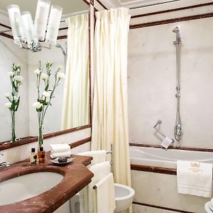 Grand Deluxe King Room