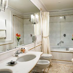 Romantic King Room