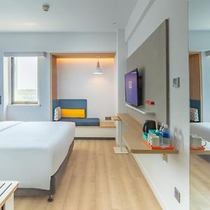 Standard Upper Floors King Room