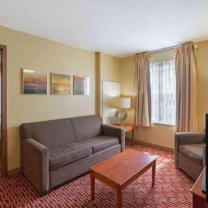 Two-Bedroom Queen Suite