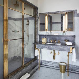 Petite King Room