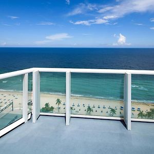 One-Bedroom Oceanfront Queen Suite Mobility accessible