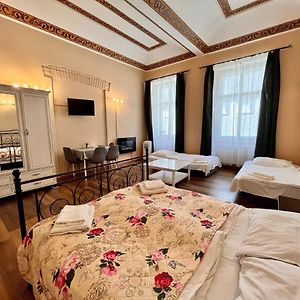Deluxe Studio Apartment