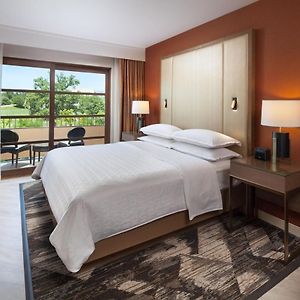 Club King Room