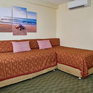 One-Bedroom Studio