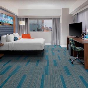 Tradition King Room Mobility accessible