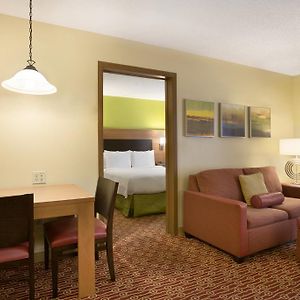 One-Bedroom Queen Suite