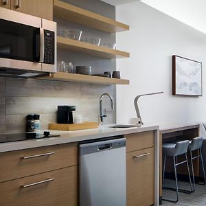 One-Bedroom King Suite