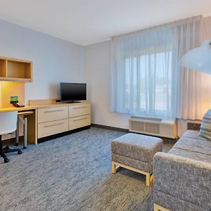 One-Bedroom Queen Suite