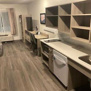 Queen Suite Mobility accessible