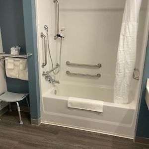 Queen Suite Mobility accessible