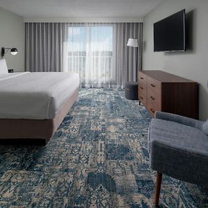 Deluxe  One-Bedroom King Suite Mobility accessible