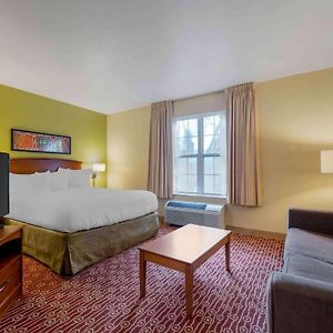 Deluxe studio 1 Queen Bed Non-Smoking