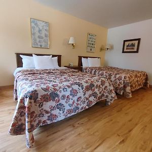 Deluxe First Floor Queen Room
