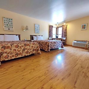 Deluxe Second Floor Queen Room