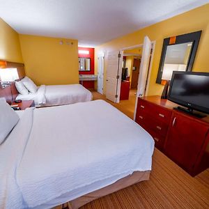 One-Bedroom Queen Suite