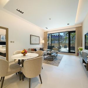 Deluxe One-Bedroom Apartment