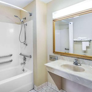 Deluxe  Queen Room Disability Access