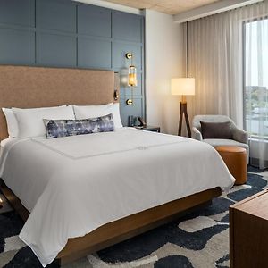 One-Bedroom King Suite