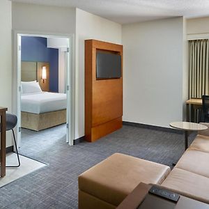 One-Bedroom Queen Suite