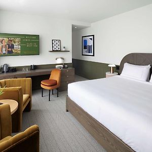 Corner King Room
