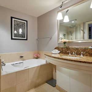 Grand King Room