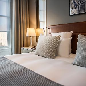 One-Bedroom King Suite
