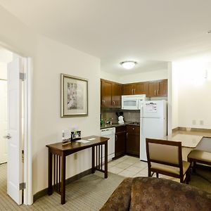 One-Bedroom Queen Suite