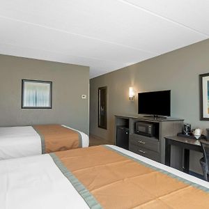 First Floor Queen Room